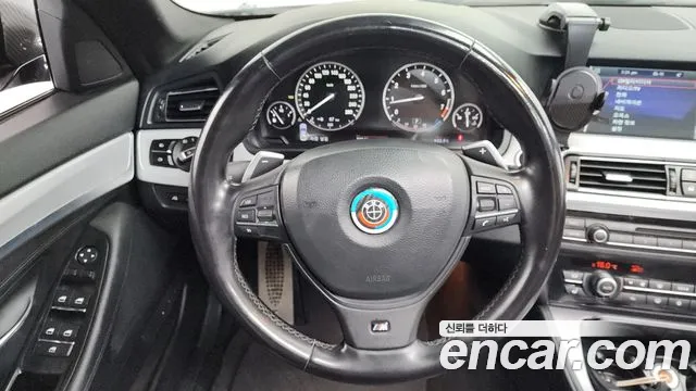 BMW 5 серии 2012 thumb 4