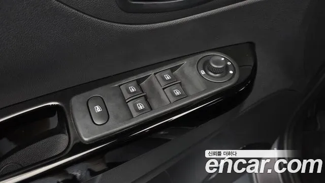 Renault QM3 2017 thumb 6