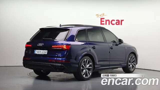 Audi Q7 2023 thumb 3