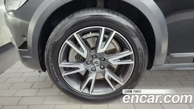 Volvo V90 Cross Country 2019 thumb 8