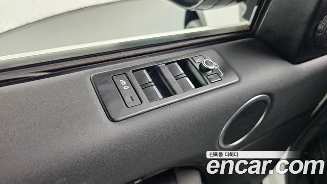 Land Rover Discovery 2019 thumb 3