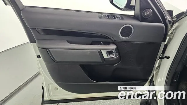 Land Rover Discovery 2019 thumb 9