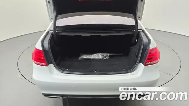 Mercedes-Benz E-Class 2013 thumb 8