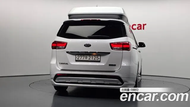 Kia Carnival 2017 thumb 2