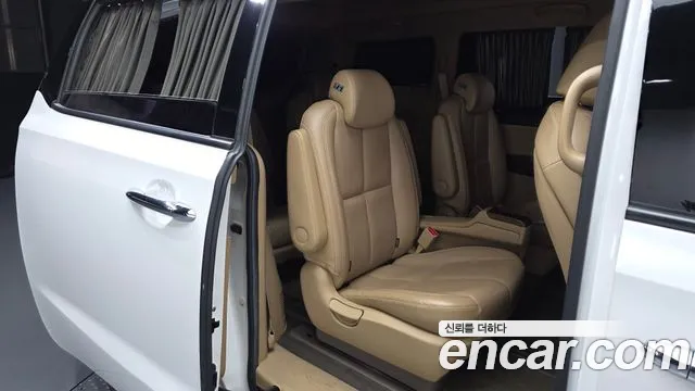 Kia Carnival 2017 thumb 11