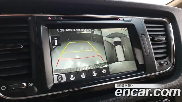 Kia Carnival 2017 thumb 3