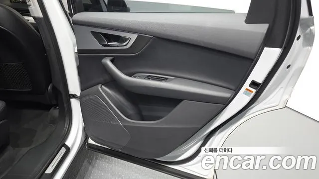 Audi Q7 2019 thumb 6