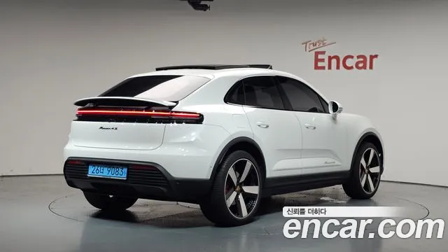 Porsche Macan EV 2025 thumb 6