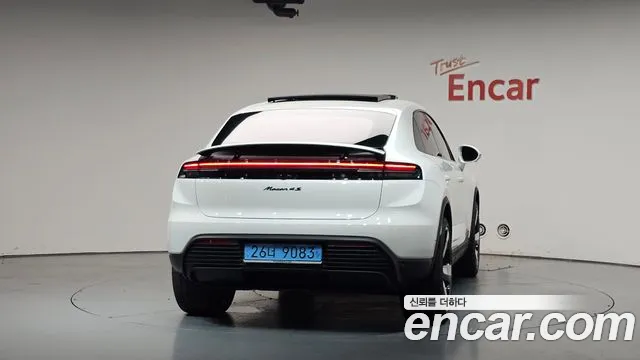 Porsche Macan EV 2025 thumb 9