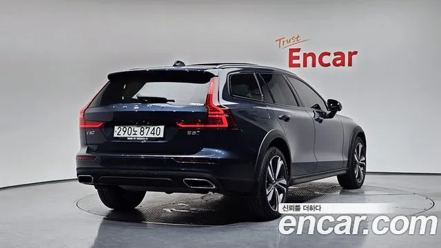 Volvo V60 Cross Country 2021 thumb 11