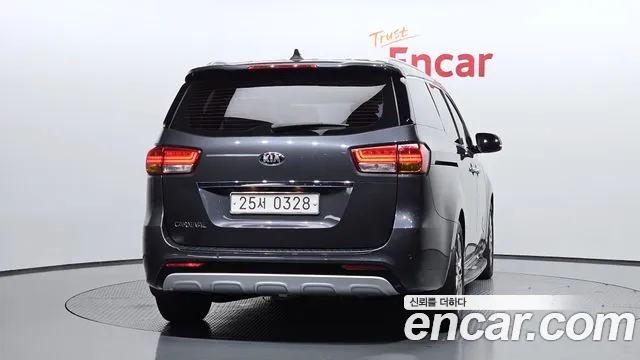 Kia Carnival 2015 thumb 3