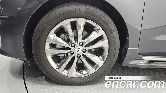 Kia Carnival 2015 thumb 4