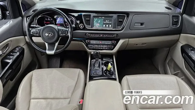 Kia Carnival 2015 thumb 8