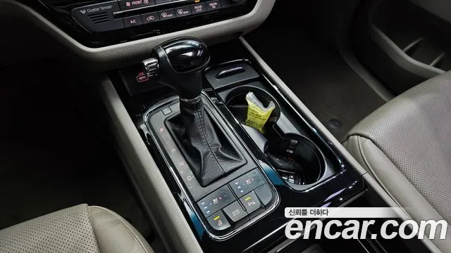 Kia Carnival 2015 thumb 11