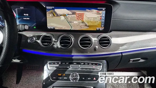 Mercedes-Benz E-Class 2019 thumb 5
