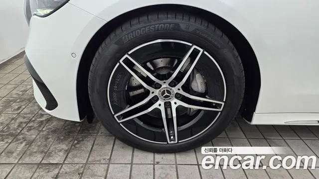 Mercedes-Benz E-Class 2025 thumb 3