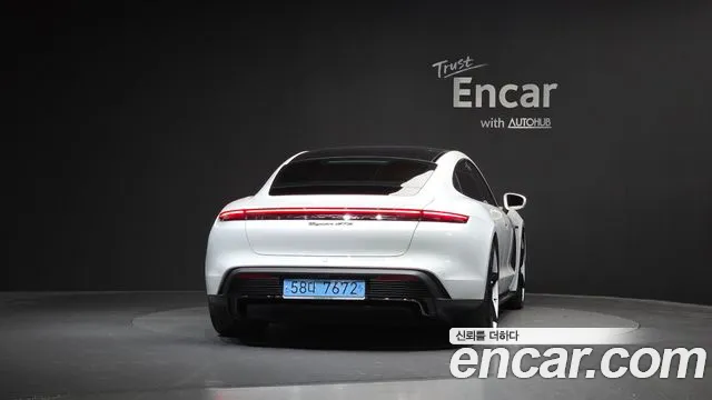Porsche Taycan 2023 thumb 3