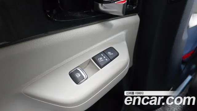 Kia Carnival 2024 thumb 3