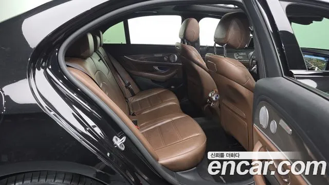 Mercedes-Benz E-Class 2019 thumb 3
