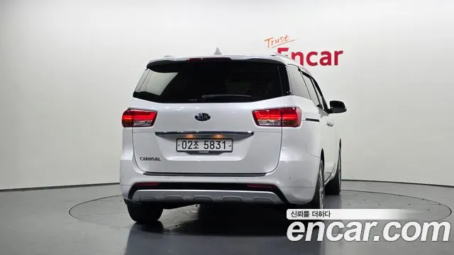 Kia Carnival 2017 thumb 4