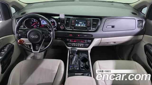 Kia Carnival 2017 thumb 8
