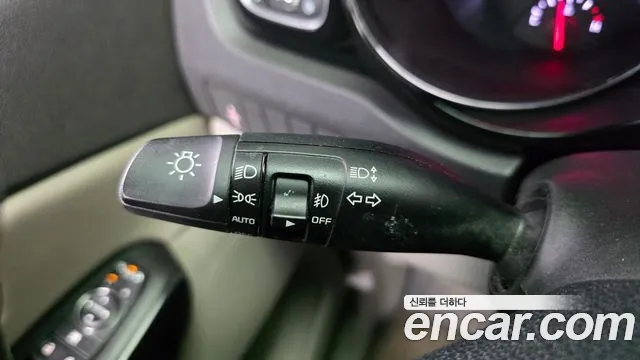 Kia Carnival 2017 thumb 11