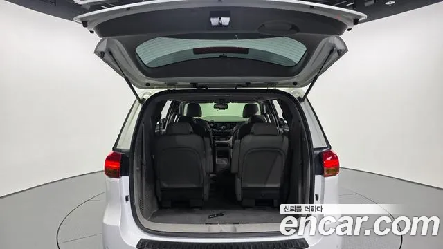 Kia Carnival 2017 thumb 7