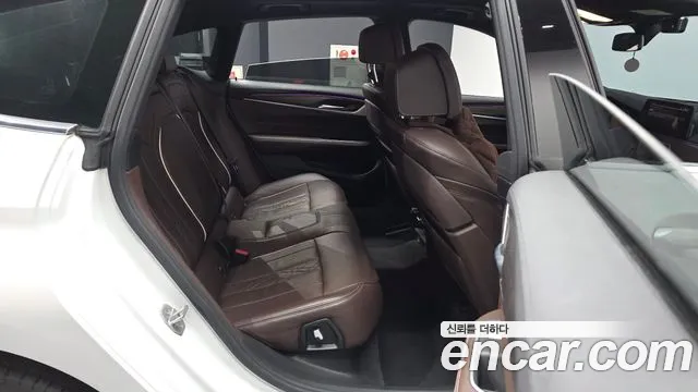 BMW 6 серии Gran Turismo 2020 thumb 5