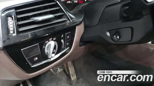BMW 6 серии Gran Turismo 2020 thumb 9