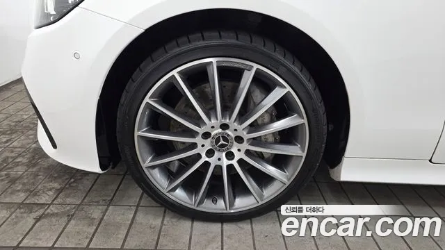 Mercedes-Benz E-Class 2021 thumb 11