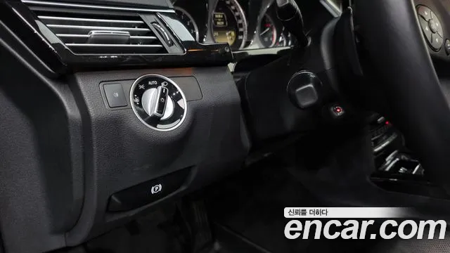 Mercedes-Benz E-Class 2011 thumb 9