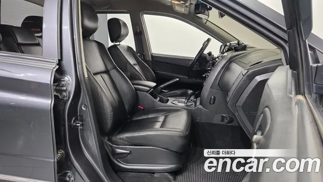 KGM Korando 2015 thumb 11