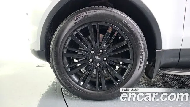 Land Rover Discovery 2017 thumb 6