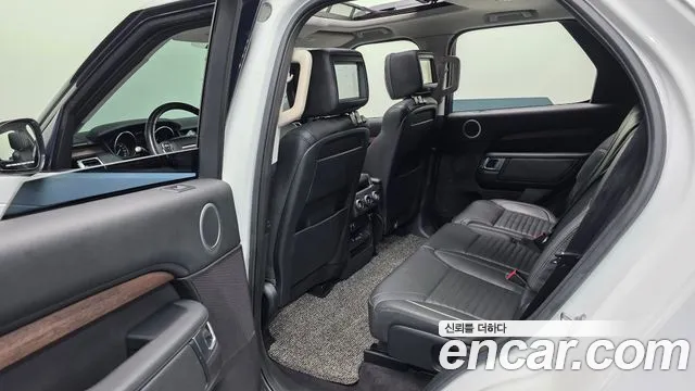 Land Rover Discovery 2017 thumb 4