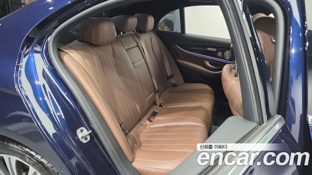 Mercedes-Benz E-Class 2021 thumb 6
