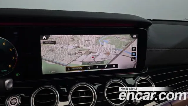Mercedes-Benz E-Class 2021 thumb 4