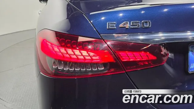 Mercedes-Benz E-Class 2021 thumb 9