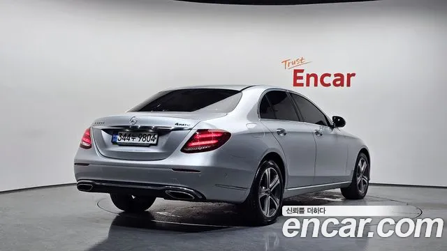 Mercedes-Benz E-Class 2019 thumb 2