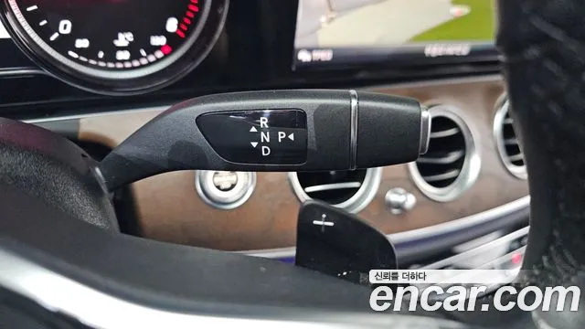 Mercedes-Benz E-Class 2019 thumb 10