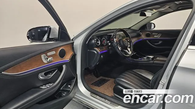 Mercedes-Benz E-Class 2019 thumb 9