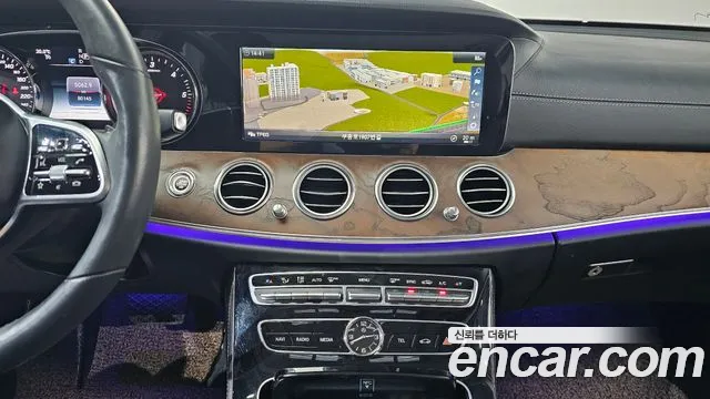 Mercedes-Benz E-Class 2019 thumb 11