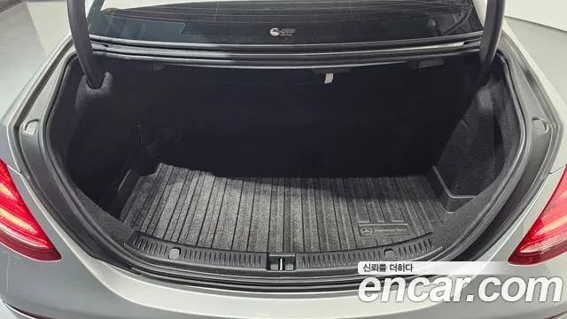 Mercedes-Benz E-Class 2019 thumb 7