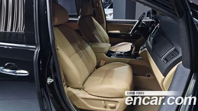 Kia Carnival 2020 thumb 5