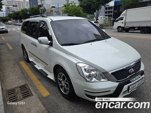 Kia Canival 2014 thumb 11