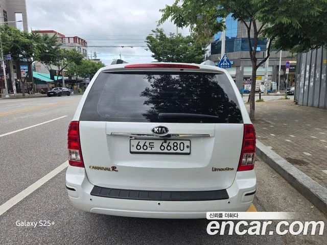 Kia Canival 2014 thumb 12