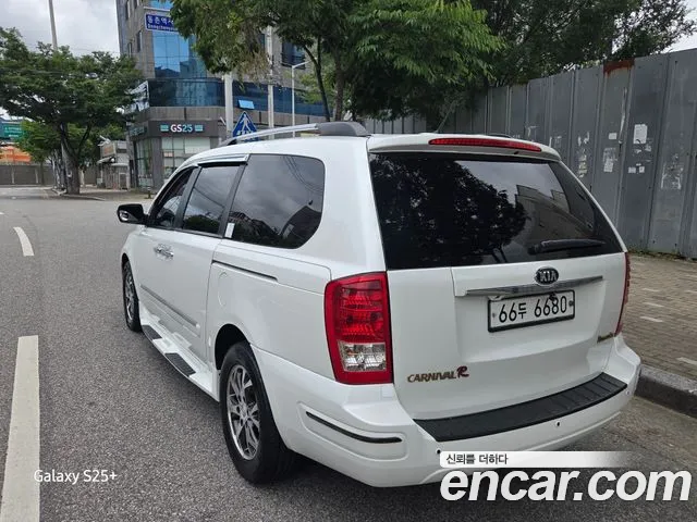 Kia Canival 2014 thumb 8