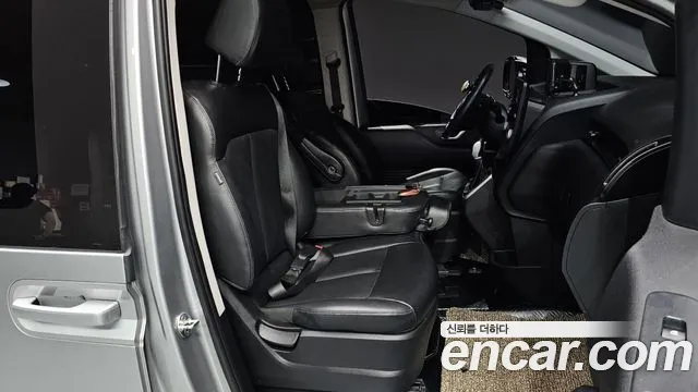 Hyundai Staria 2021 thumb 10