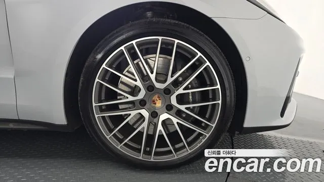 Porsche Panamera 2025 thumb 2