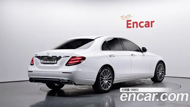 Mercedes-Benz E-Class 2017 thumb 9