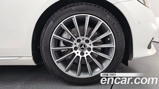 Mercedes-Benz E-Class 2017 thumb 4
